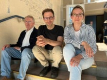 Ein Teil des Markus-Teams: Maria Shevchenko, Sven Grebenstein und ganz außen Michael Zwilling. Bild aus NL Leute SZ vom 7.09.2023