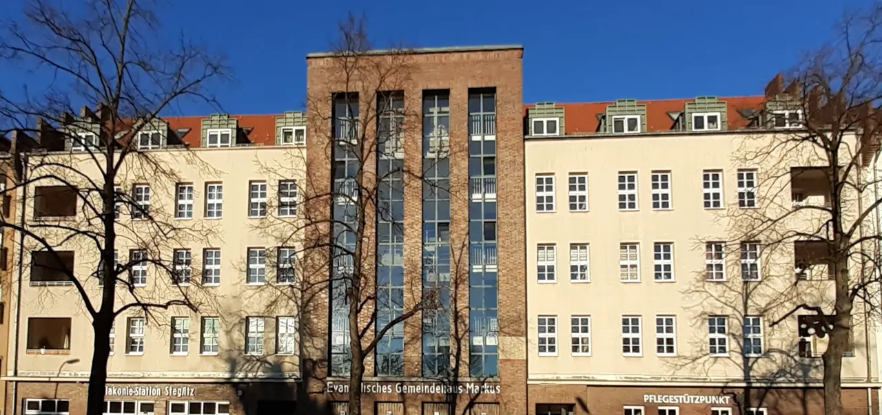 Front des Gemeindehauses in der Albrechtstraße 81 Steglitz. Bild jh