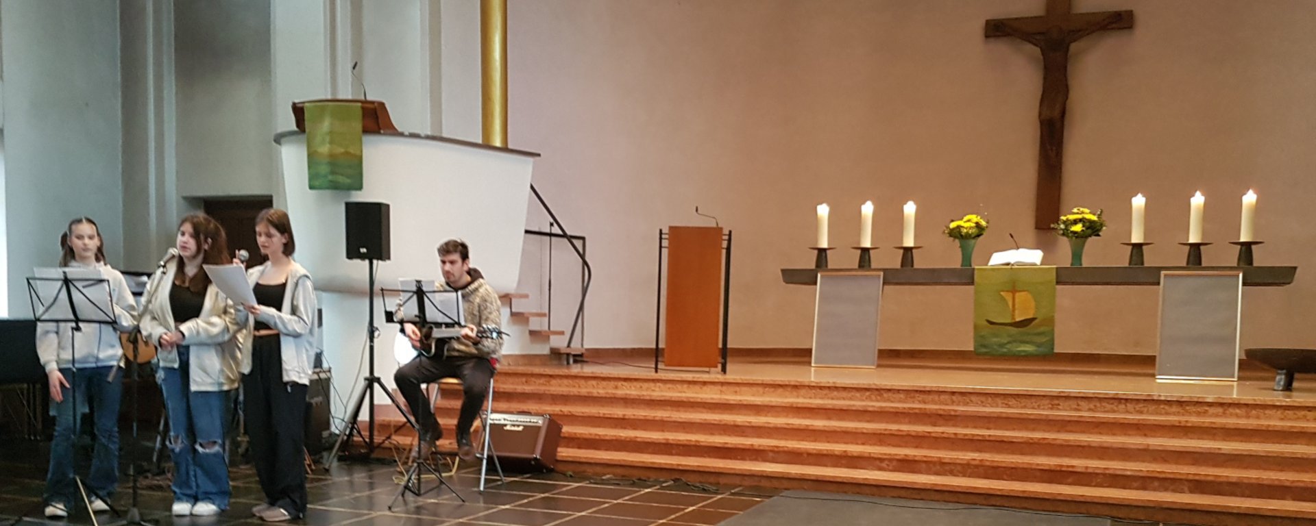 Band "Unerhört" gestaltet den Gottesdienst mit.