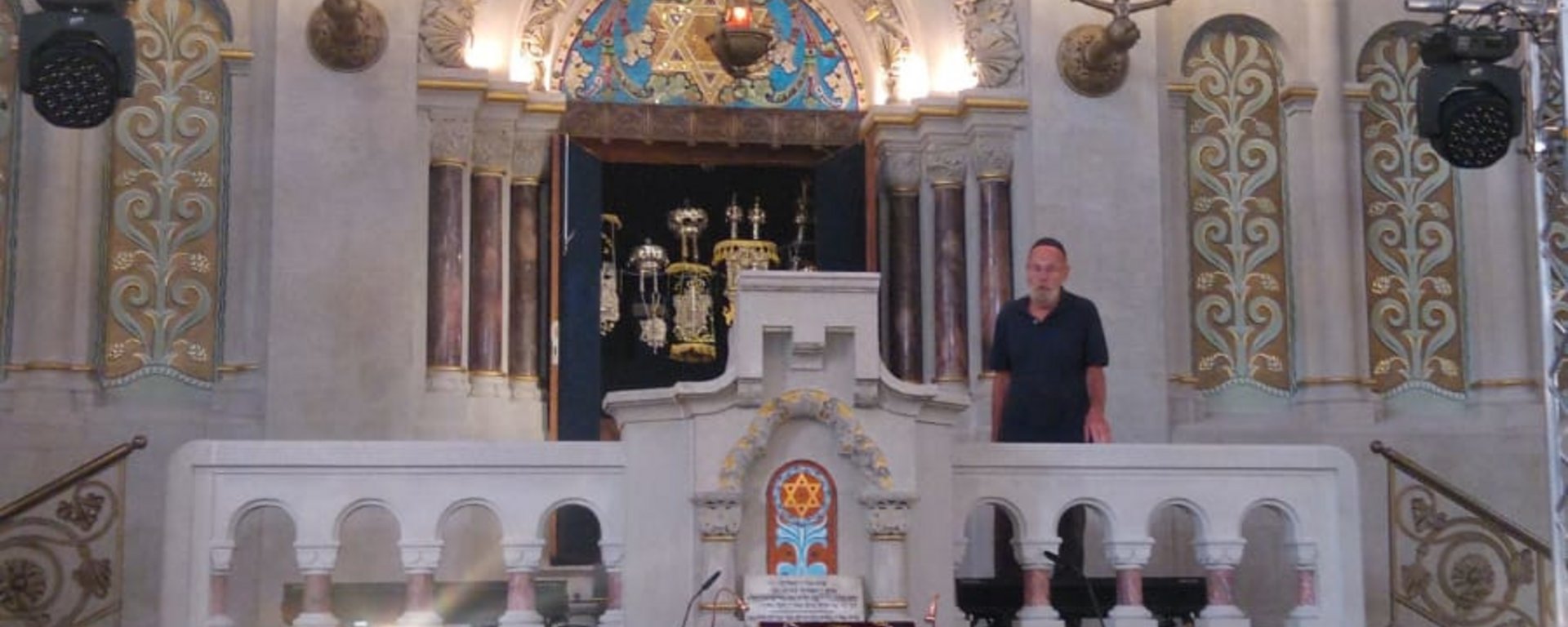 Herr Baron, der uns eine wunderbare Führung durch die Synagoge beschert hat. Bild KK