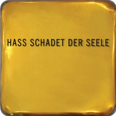 Stolperstein mit dem Motto 2018: Hass schadet der Seele