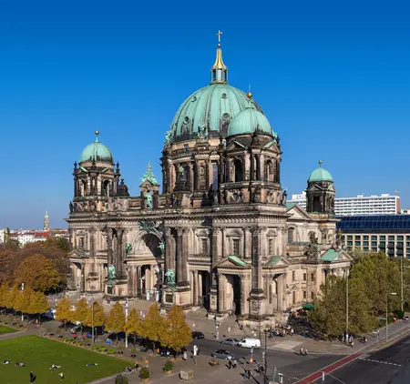 Berliner Dom von der Humboldt-Box aus gesehen (2017) © Thomas Wolf, www.foto-tw.de (CC BY-SA 3.0 DE)