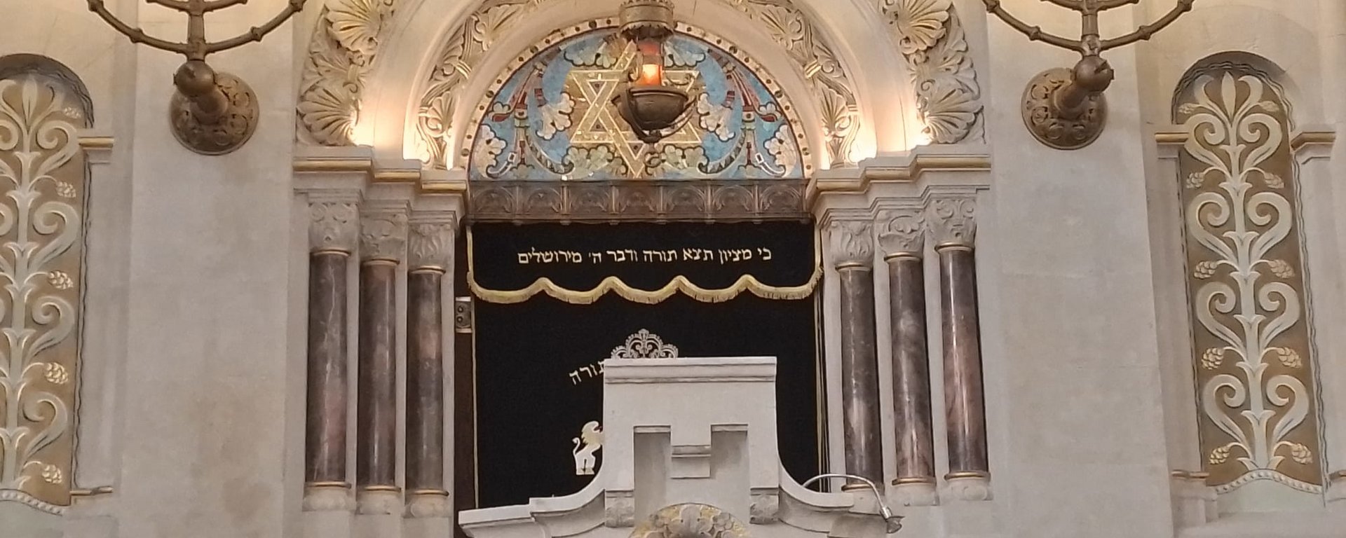 Thoravorhang/-schrein. Bild EK
