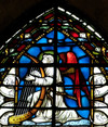Ein Engel im Kirchenfenster - als Sinnbild für die Festgottesdienste