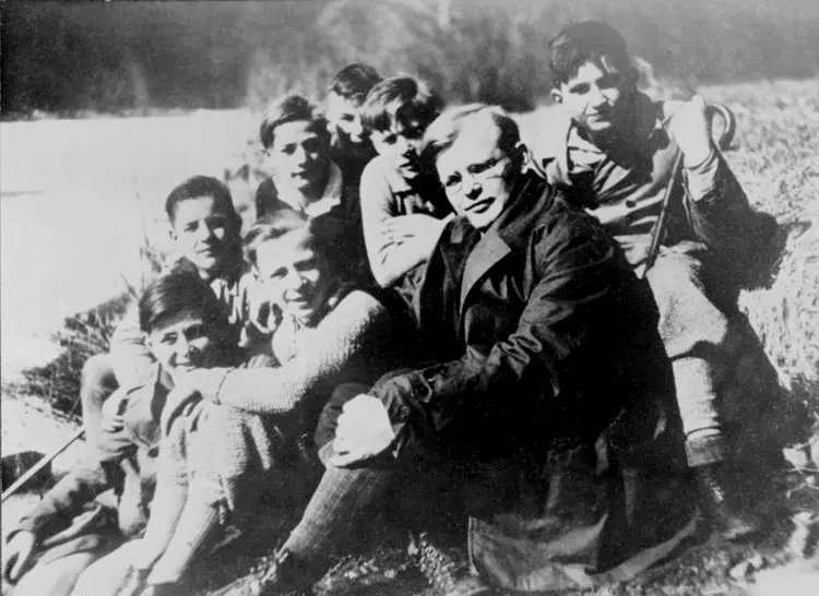 Dietrich Bonhoeffer mit Konfirmanden 21. März 1932 in Friedrichsbrunn