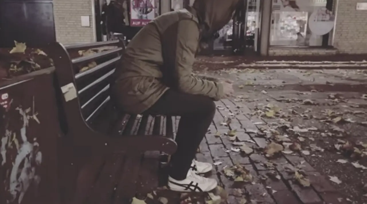 Standbild aus Musikvideo