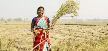 Unser Weihnachtskollekten Projekt 2023: Bangladesch 'Eine Handvoll Reis schützt vor Hunger'. Bild: Aus der Fotoserie von Brot für die Welt.