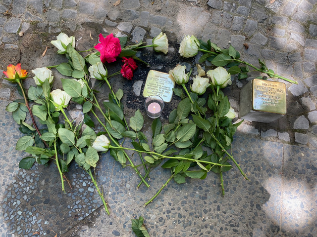 Verlegter Stolperstein in der Spinozastraße 1 für Neddy Dzcubas. Bild © G. Wuttig-Perkowski