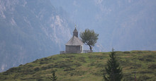 Symbolbild Sehnsucht und Barmherzigkeit :: Bergkapelle Bild schauhi/pixabay