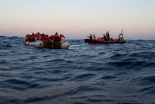 Symbolbild Flüchtlingsboot. Bild: Chris Grodotzki SeaWatch