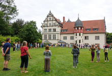 Familienkreativwoche auf Schloss Buchenau in der Rhön/Hessen. Bild aus der Website