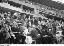 Bild vom Ev. Kirchentag mit Bischof Scharf - Hauptversammlung im Olympiastadion. Bild aus Bundesarchiv Jahr fehlt