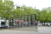 Spiegelwand Holocaust-Denkmal am Hermann-Ehlers-Platz, Berlin-Steglitz | Foto: Muns/wiki